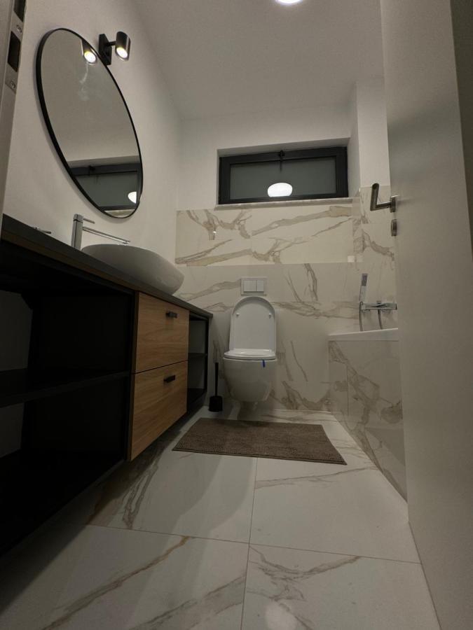 Warm Hotel Apartment Bukares Bagian luar foto