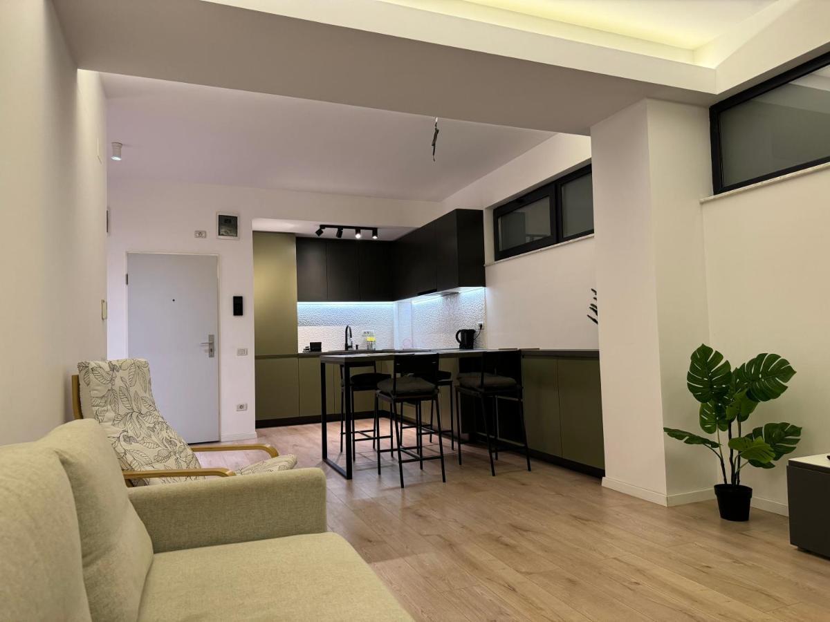 Warm Hotel Apartment Bukares Bagian luar foto