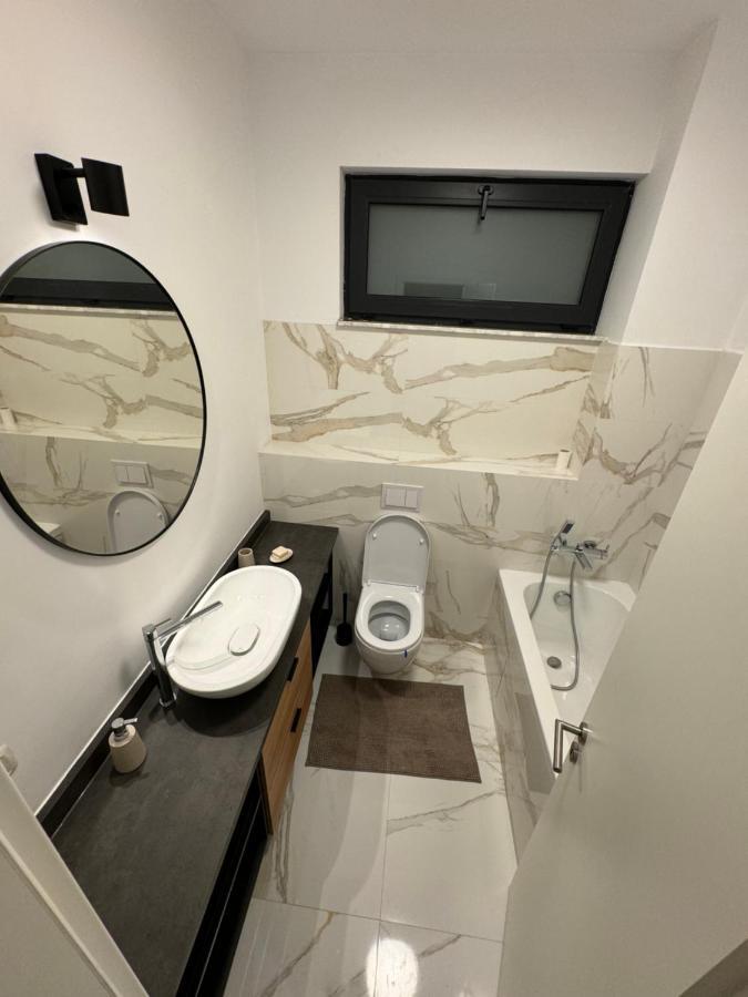 Warm Hotel Apartment Bukares Bagian luar foto