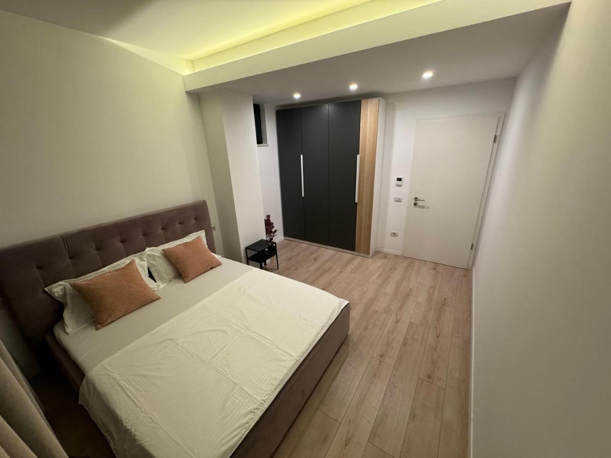 Warm Hotel Apartment Bukares Bagian luar foto