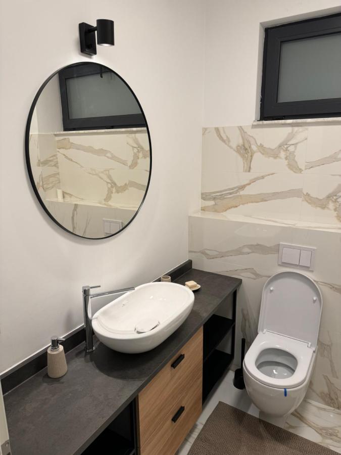 Warm Hotel Apartment Bukares Bagian luar foto