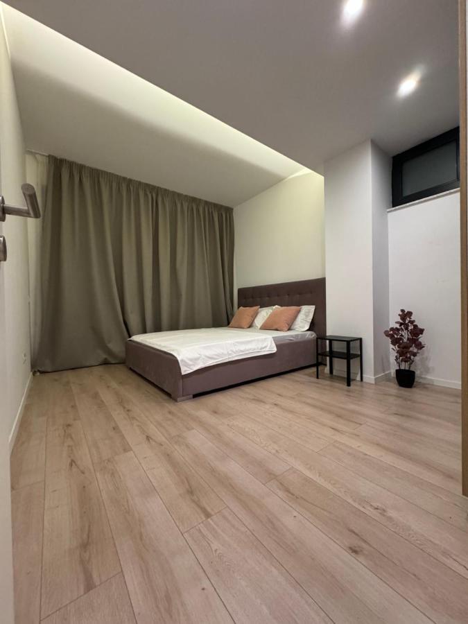 Warm Hotel Apartment Bukares Bagian luar foto