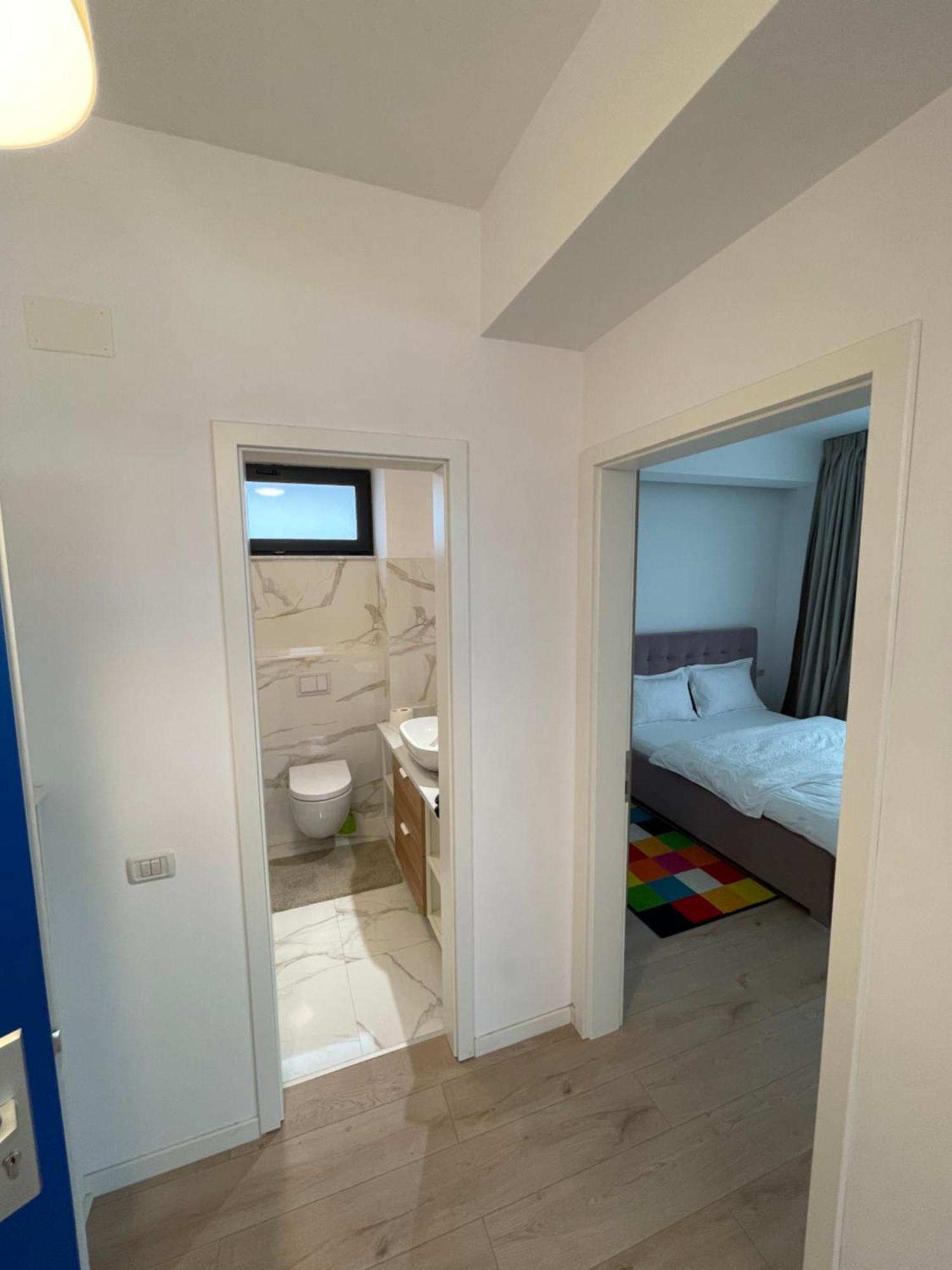 Warm Hotel Apartment Bukares Bagian luar foto